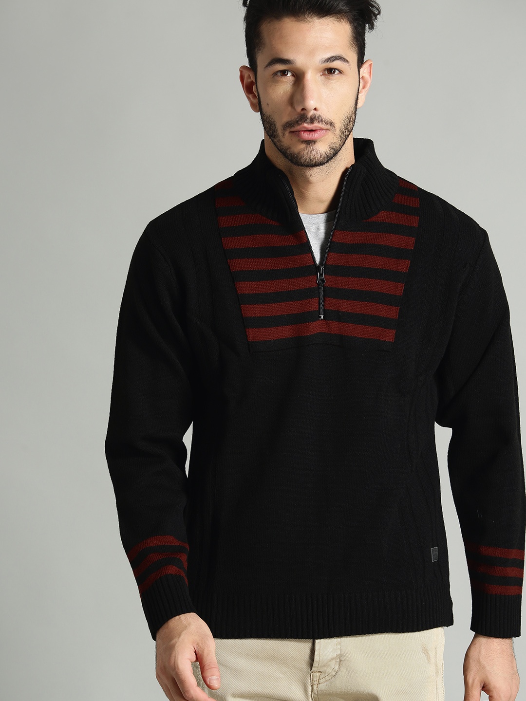 

The Roadster Lifestyle Co Men Black Solid Sweater
