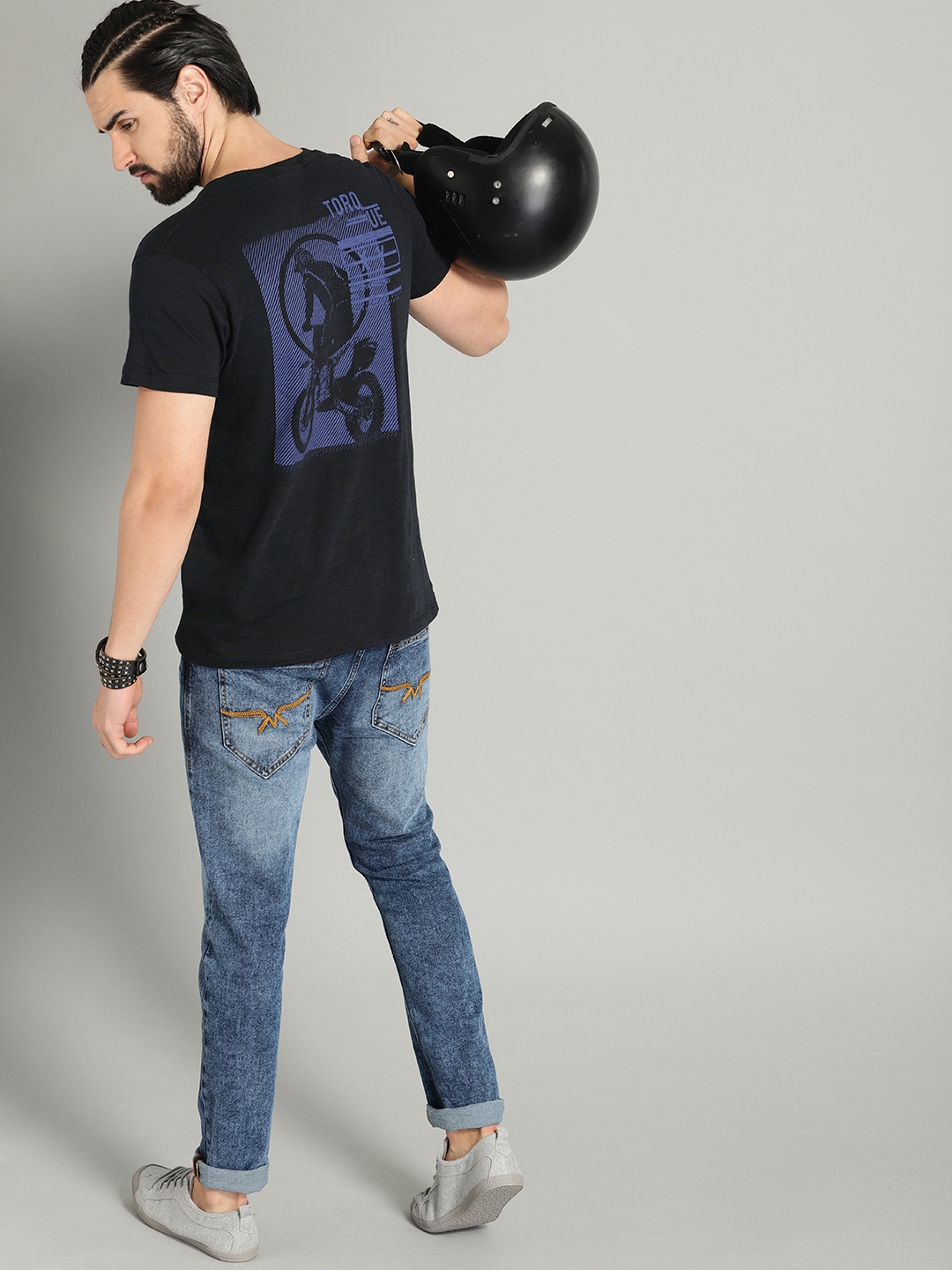 

The Roadster Lifestyle Co Men Black Navy Blue Printed Round Neck Pure Cotton T-shirt