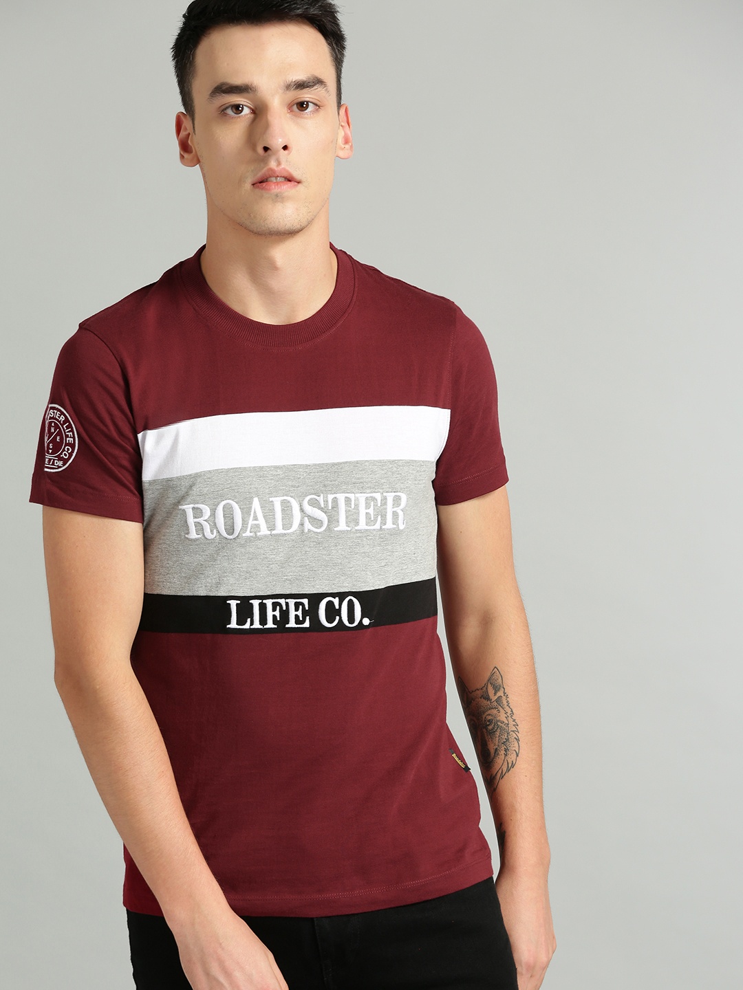 

The Roadster Lifestyle Co Men Maroon & Grey Melange Colourblocked Round Neck T-shirt