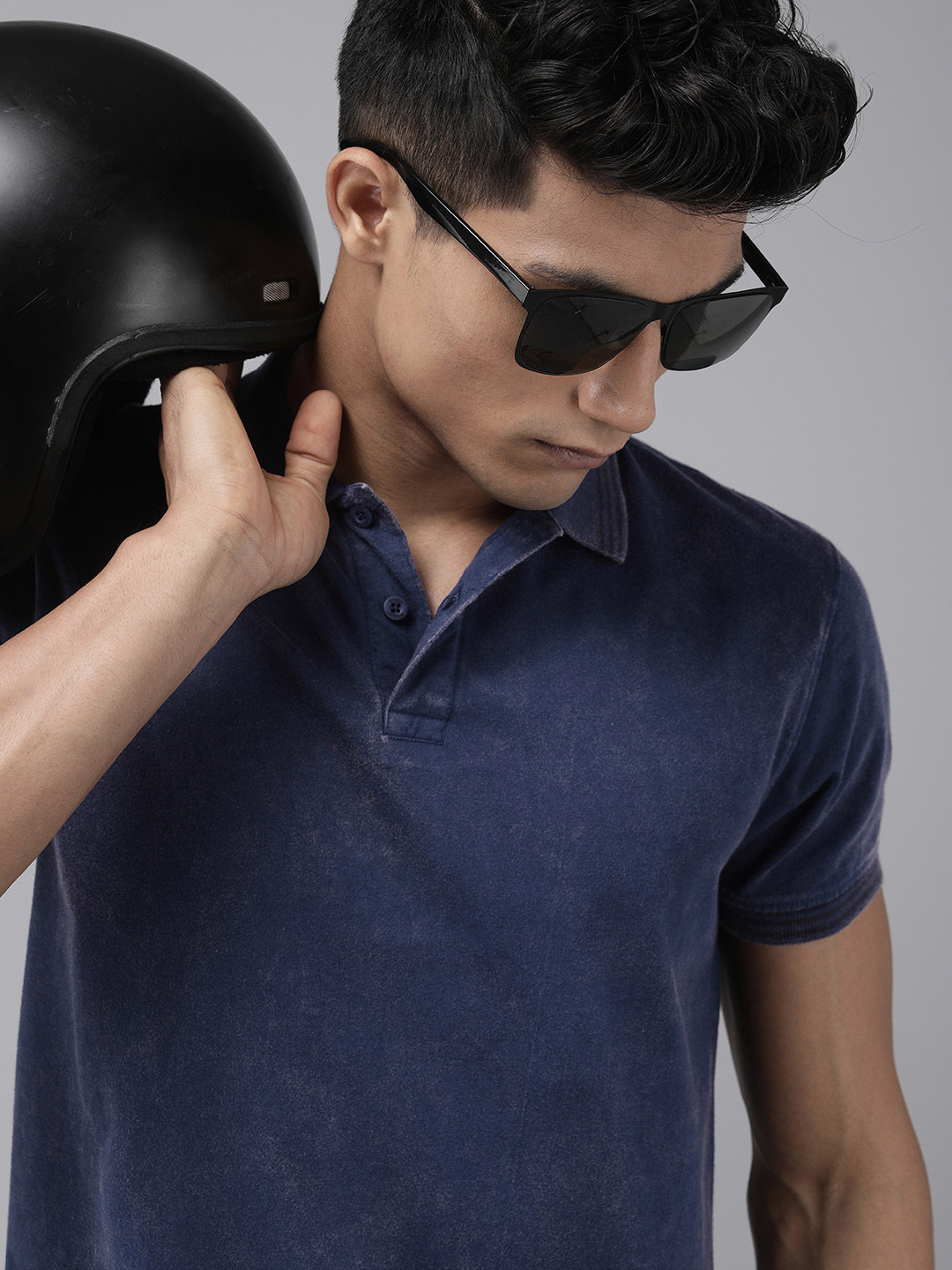 

The Roadster Lifestyle Co Men Navy Blue Polo Collar T-shirt