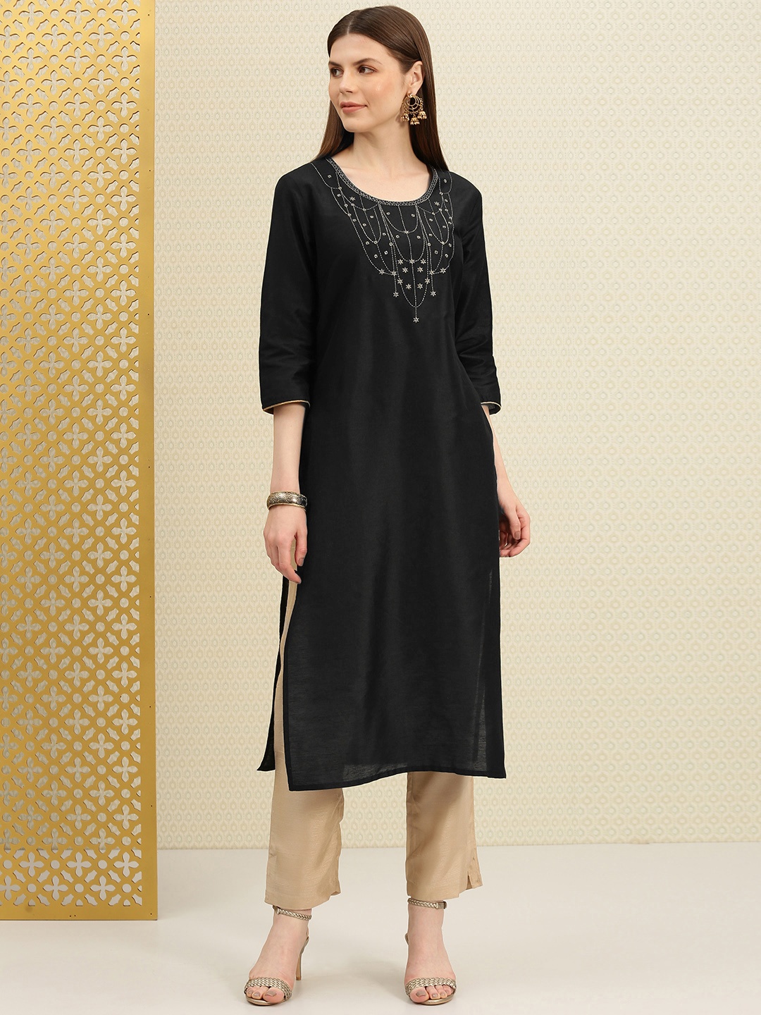 

House of Pataudi Women Black Embroidered Straight Kurta