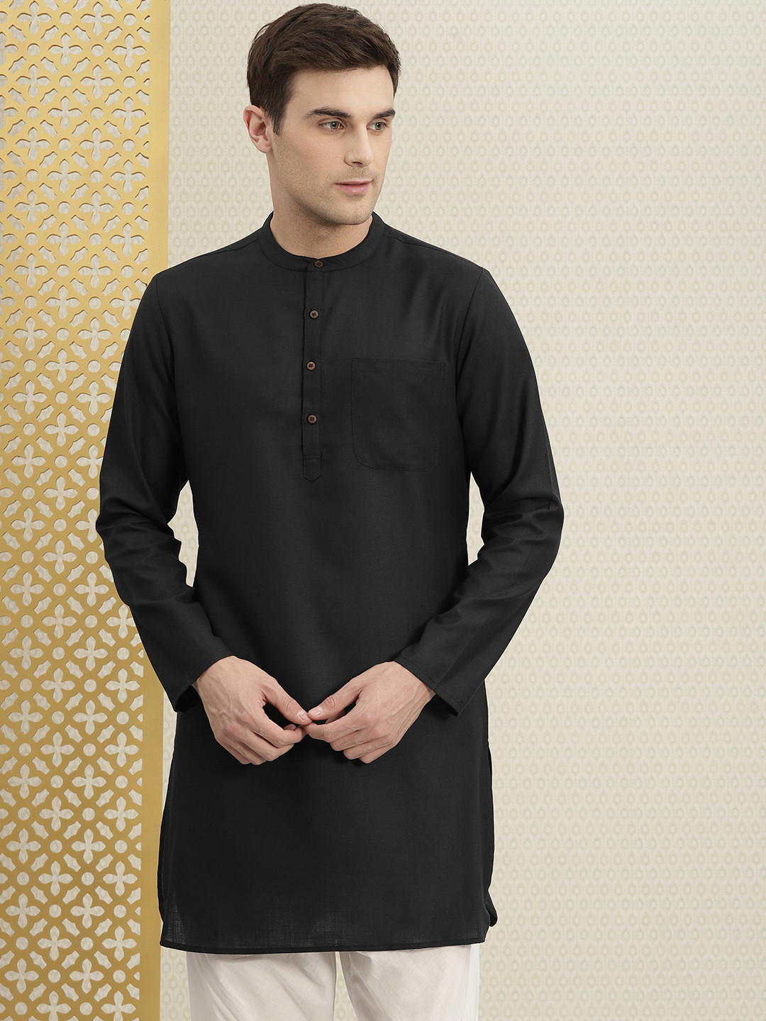 

House of Pataudi Men Black Solid Straight Kurta