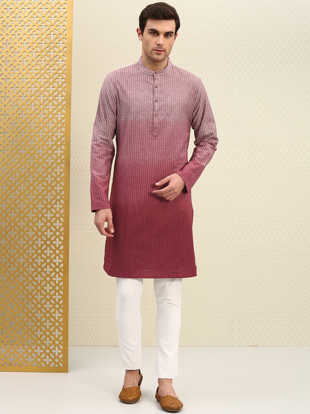 

House of Pataudi Men Maroon Dyed Straight Kurta, Red