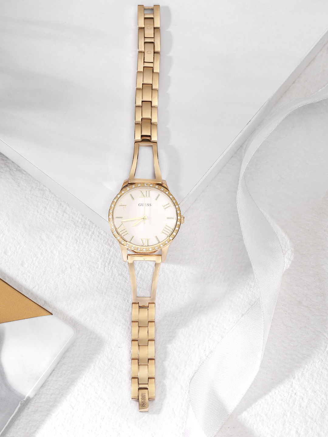 

GUESS Women White Analogue Watch W1208L2