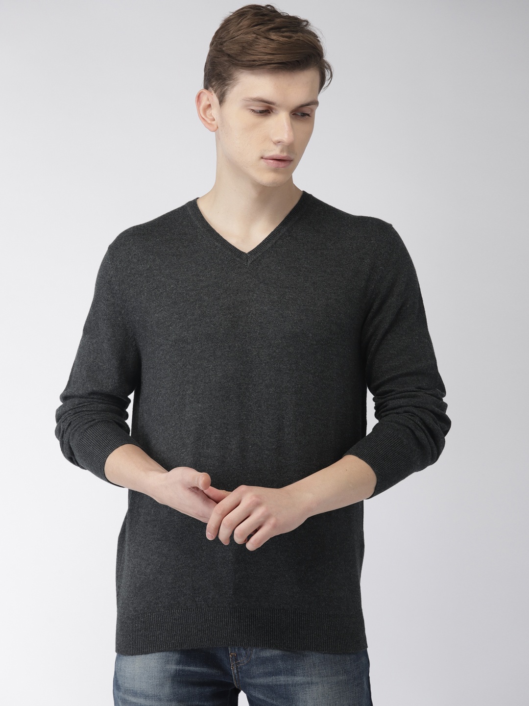 

Celio Men Charcoal Grey Solid V-Neck Sweater