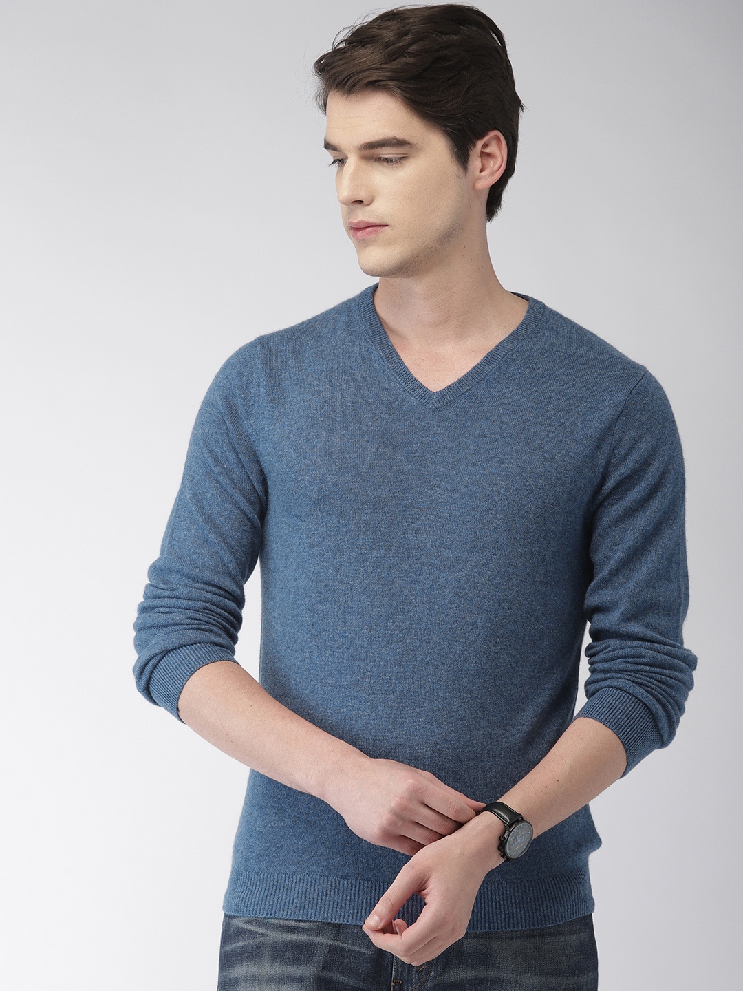 

Celio Men Blue Solid V-Neck Sweater