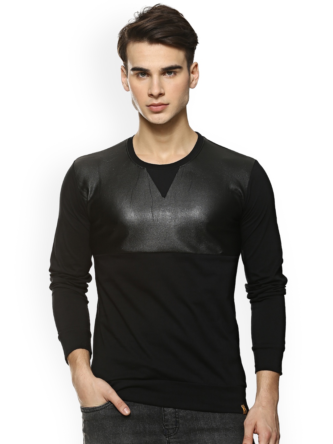 

Campus Sutra Men Black Solid Round Neck T-shirt