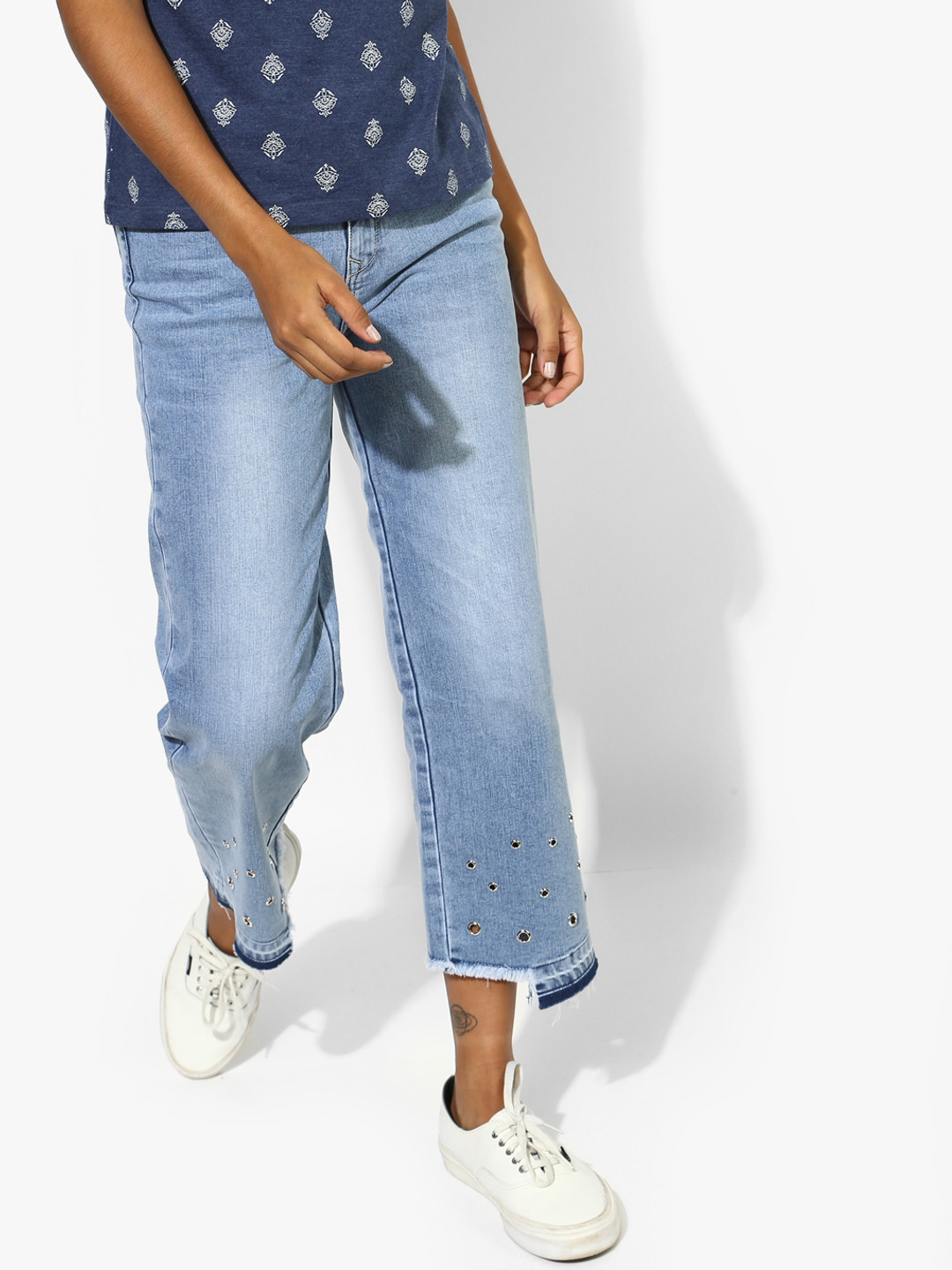 

CAMLA Women Light Fade Embellished Stretchable Jeans, Blue