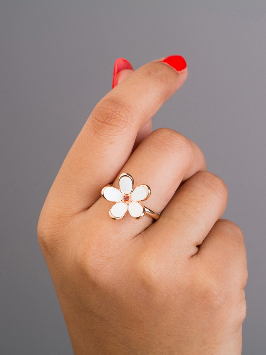 

TALISMAN Rose Gold Plated Enamelled White Flower-Shaped Ring