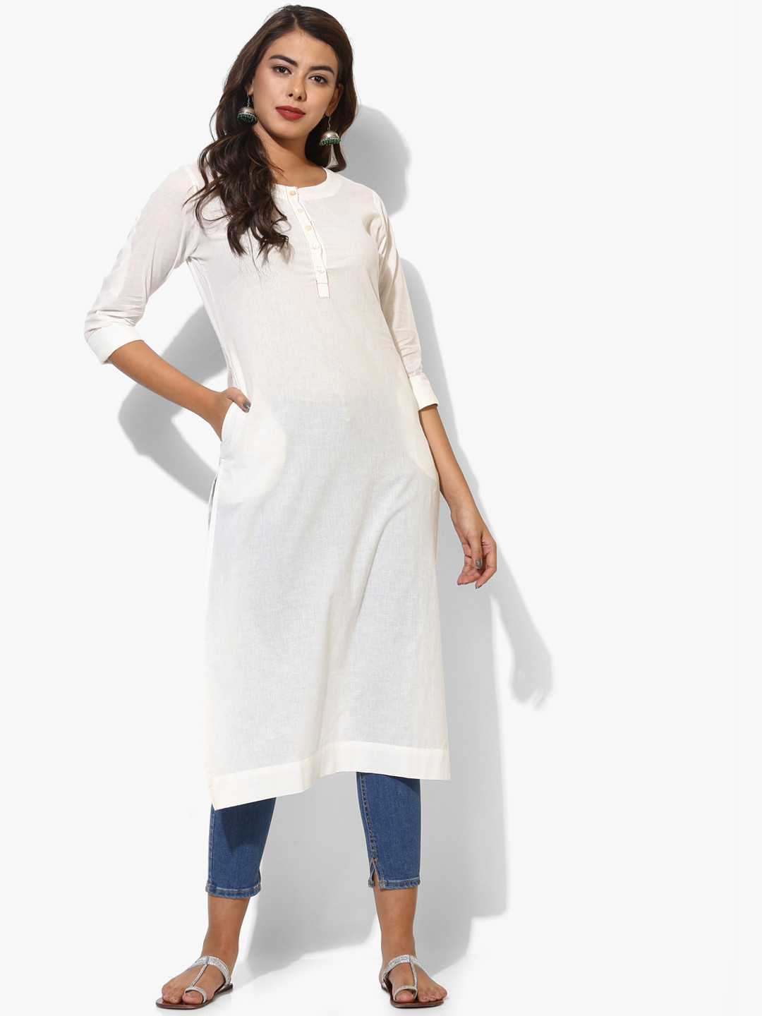 

Off White Solid Straight Kurta