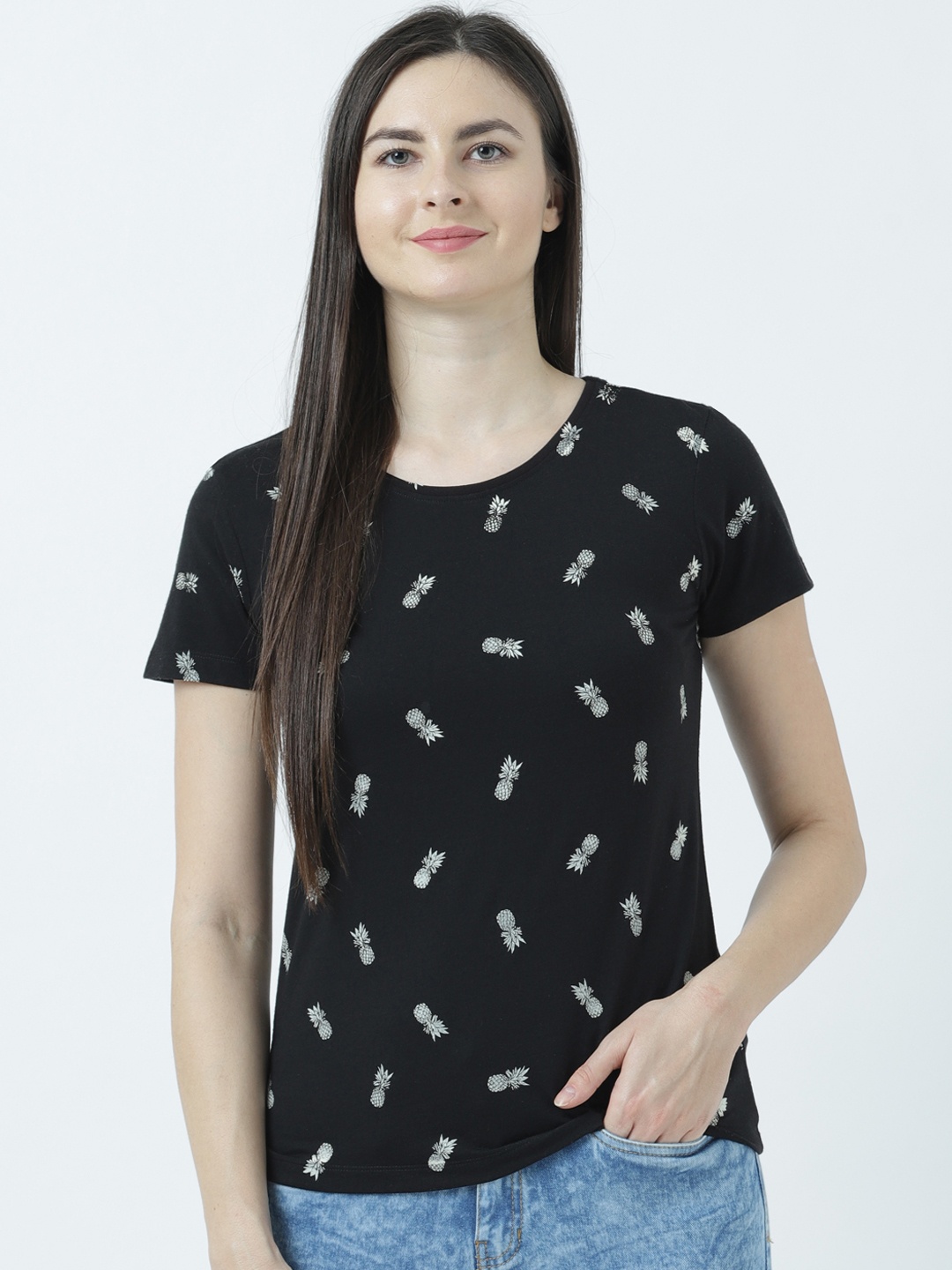 Huetrap Women Black Printed Round Neck T-shirt