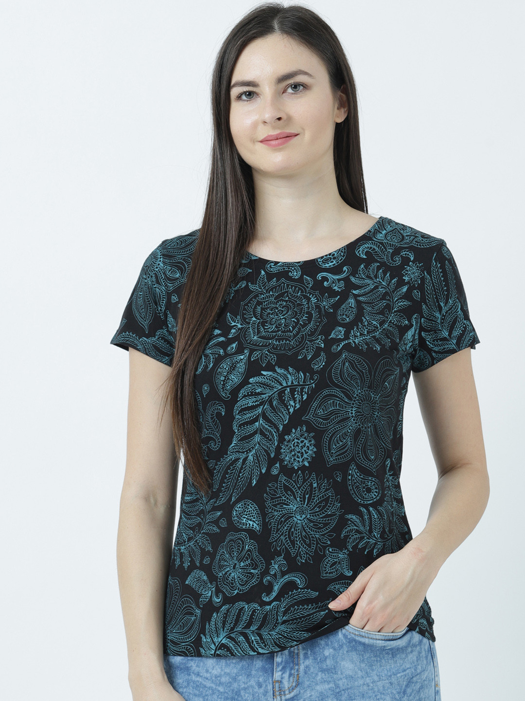 

Huetrap Women Black Printed Round Neck T-shirt