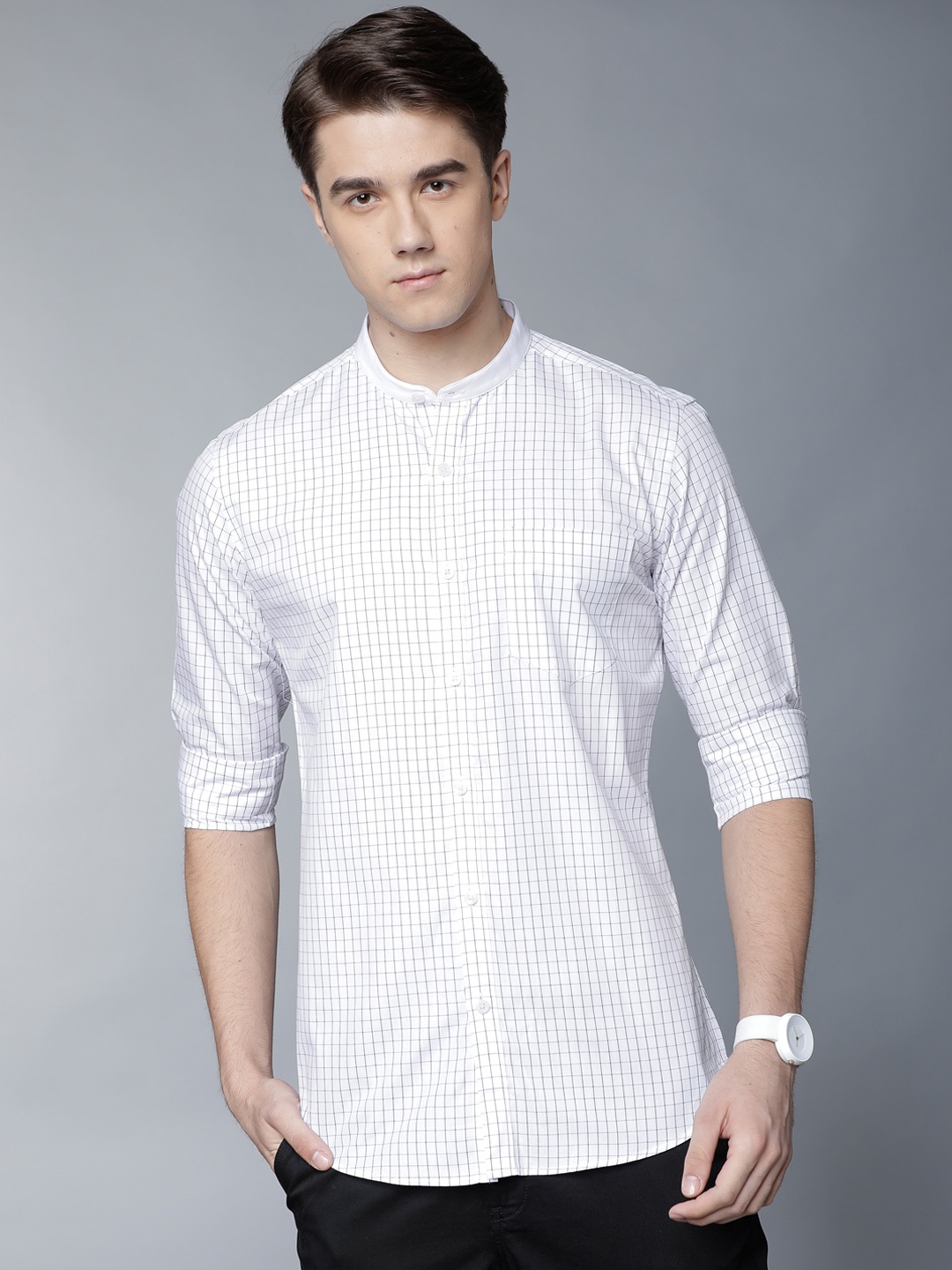 

Black coffee Men White & Black Slim Fit Checked Casual Shirt