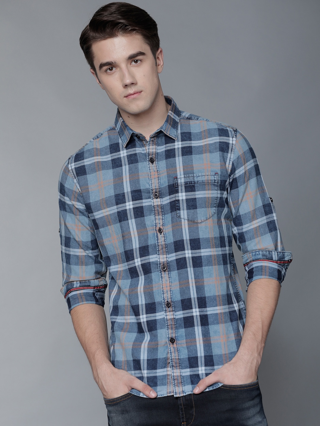

LOCOMOTIVE Men Blue & Off-White Slim Fit Checked Casual Shirt