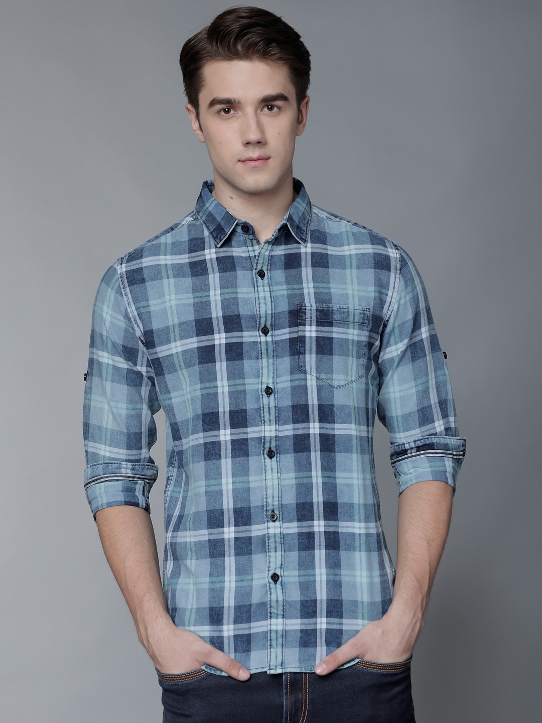 

LOCOMOTIVE Men Blue Slim Fit Checked Casual Shirt