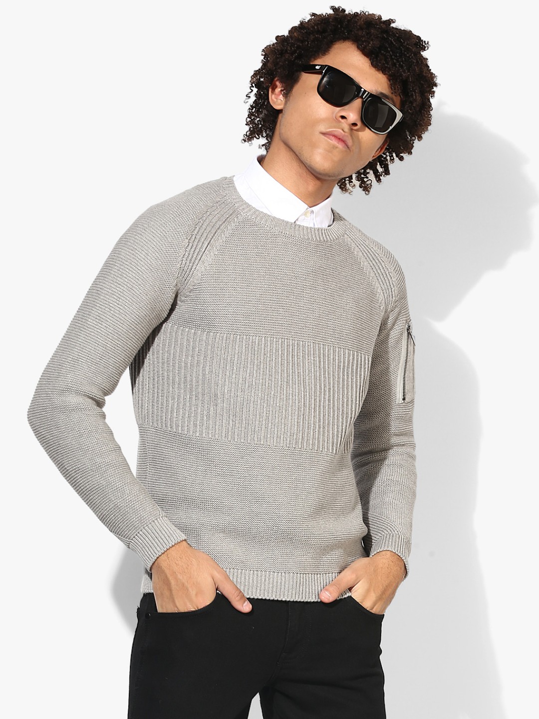 

Grey Solid Round Neck Sweater