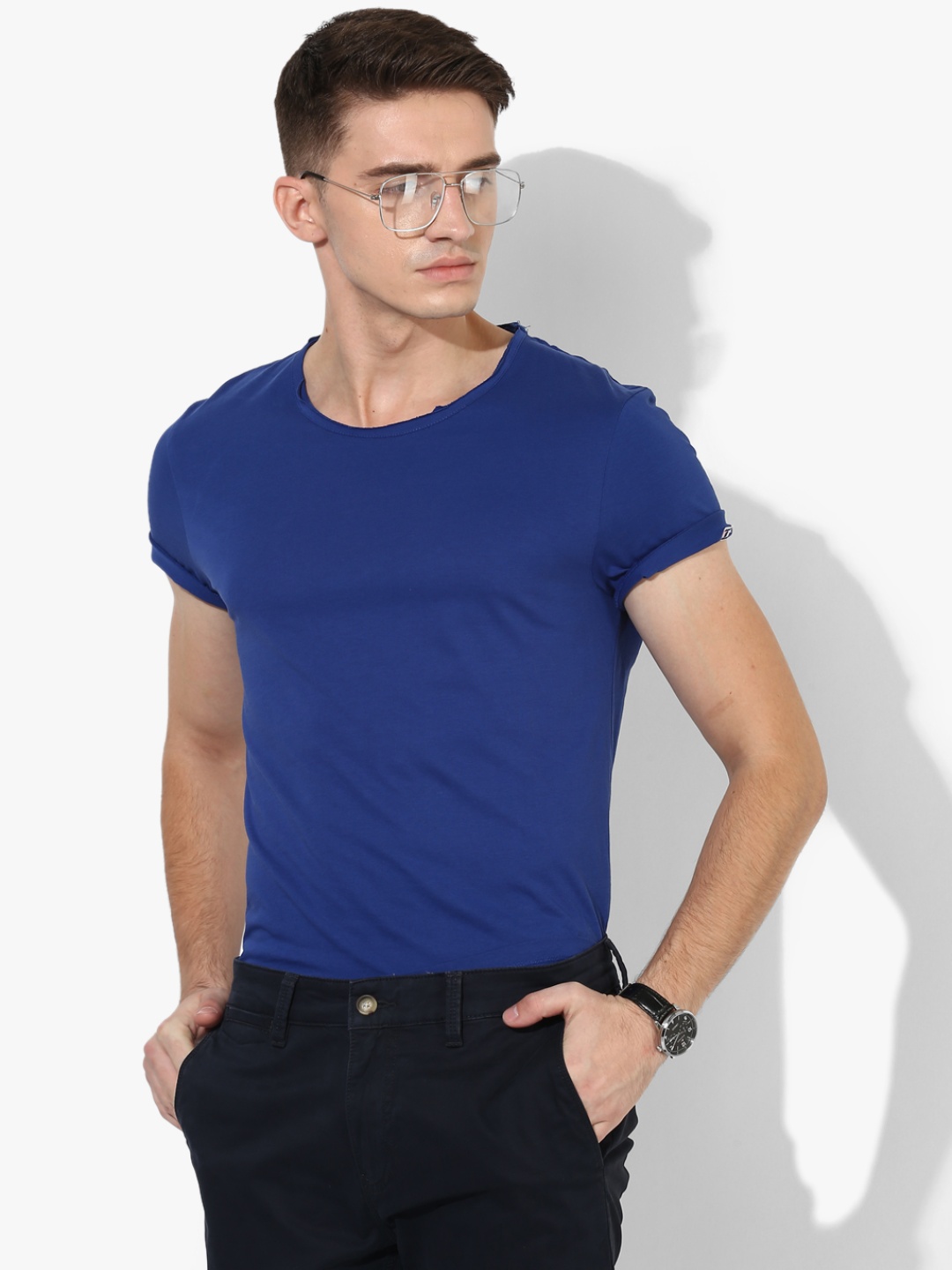 

Navy Blue Solid Regular Fit Round Neck T-Shirt