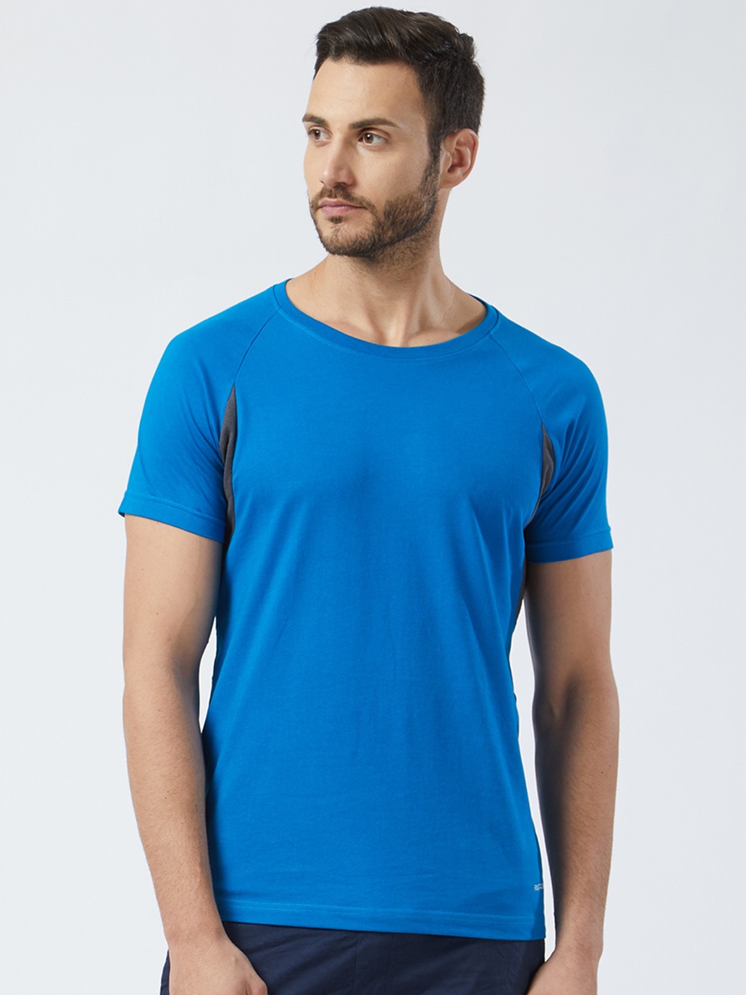 

Fruit of the loom Men Blue Solid Round Neck T-shirt