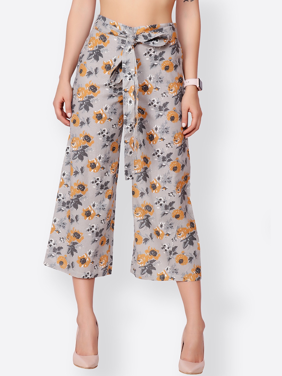 

SCORPIUS Women Grey & Mustard Yellow Floral Print Wide Leg Cropped Palazzos