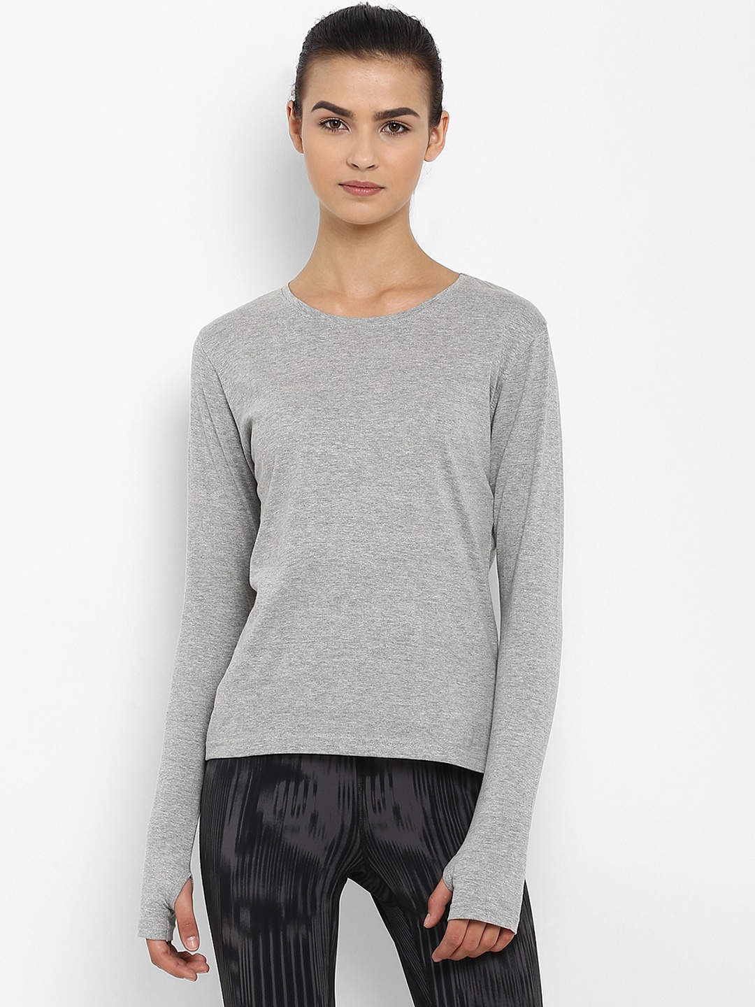

appulse Women Grey Solid Round Neck Slim Fit T-shirt