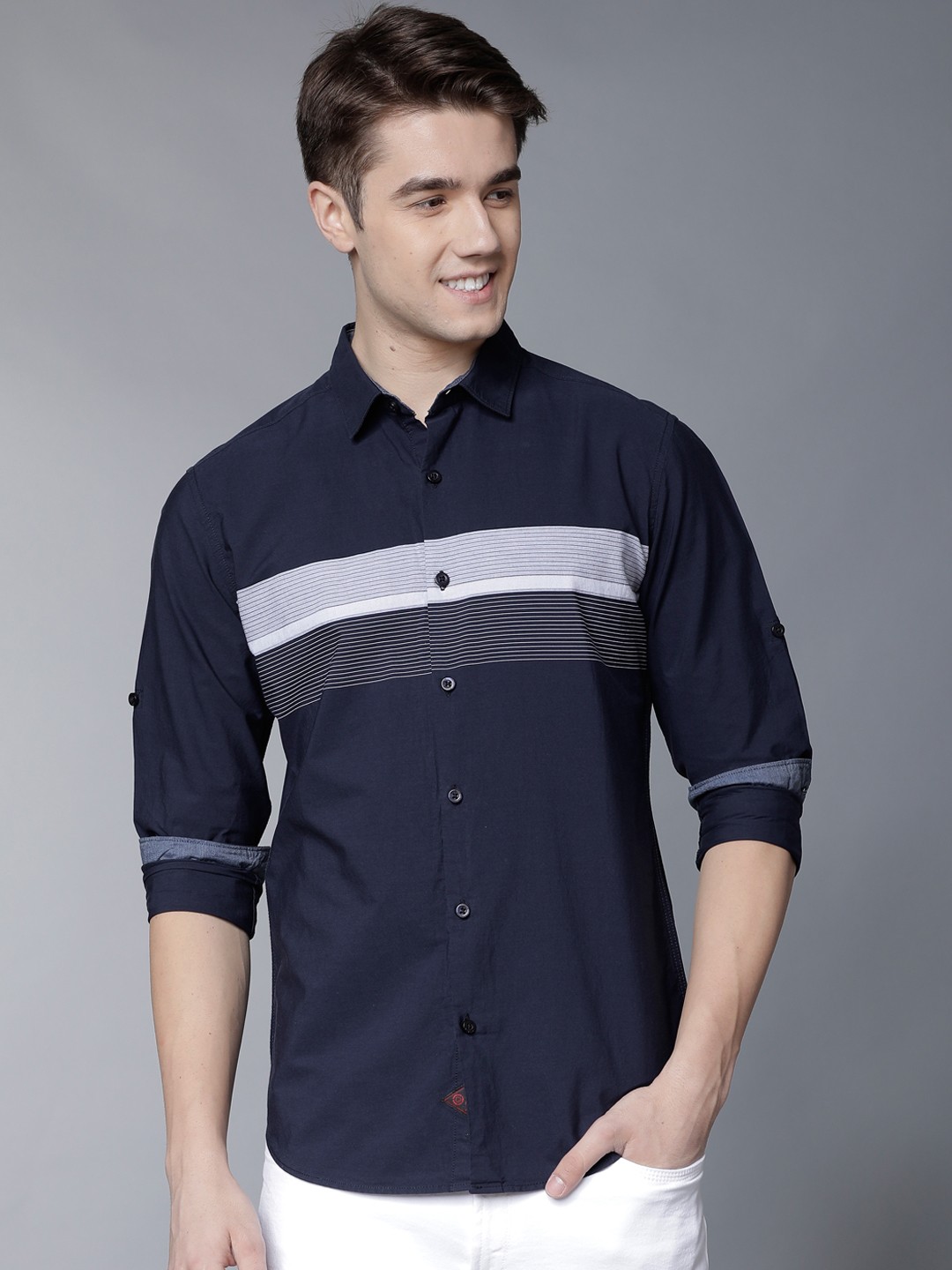 

LOCOMOTIVE Men Navy Blue & White Slim Fit Striped Casual Shirt