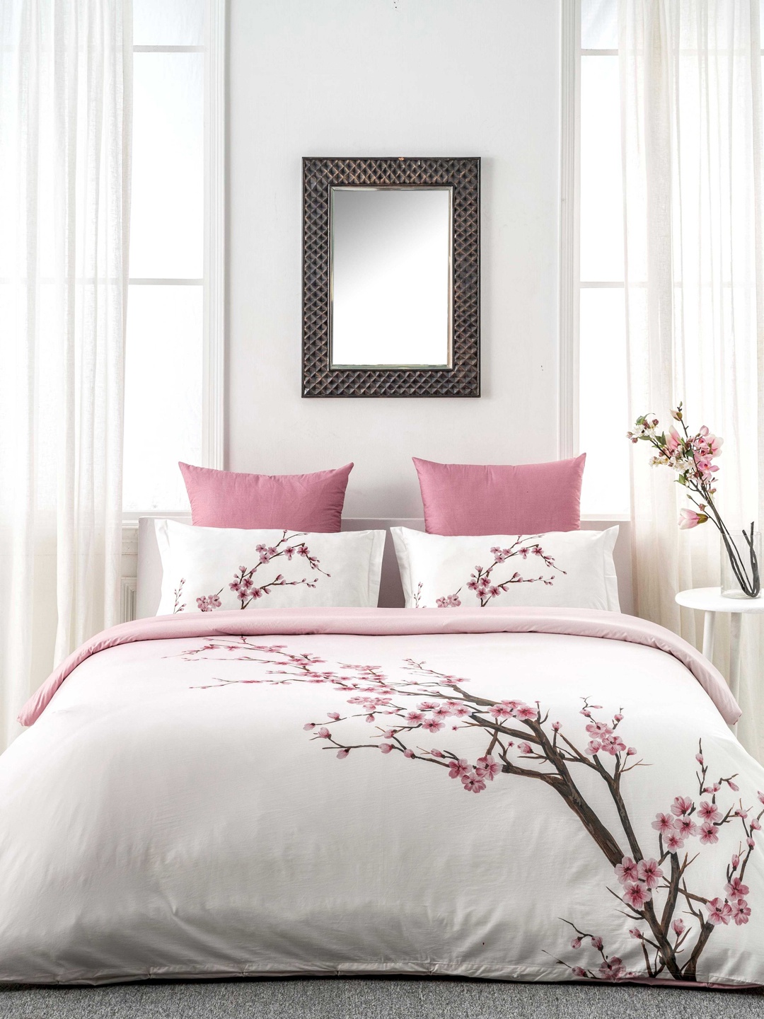 

Ddecor Pink & White Digital Print Bedding Set with Duvet Cover