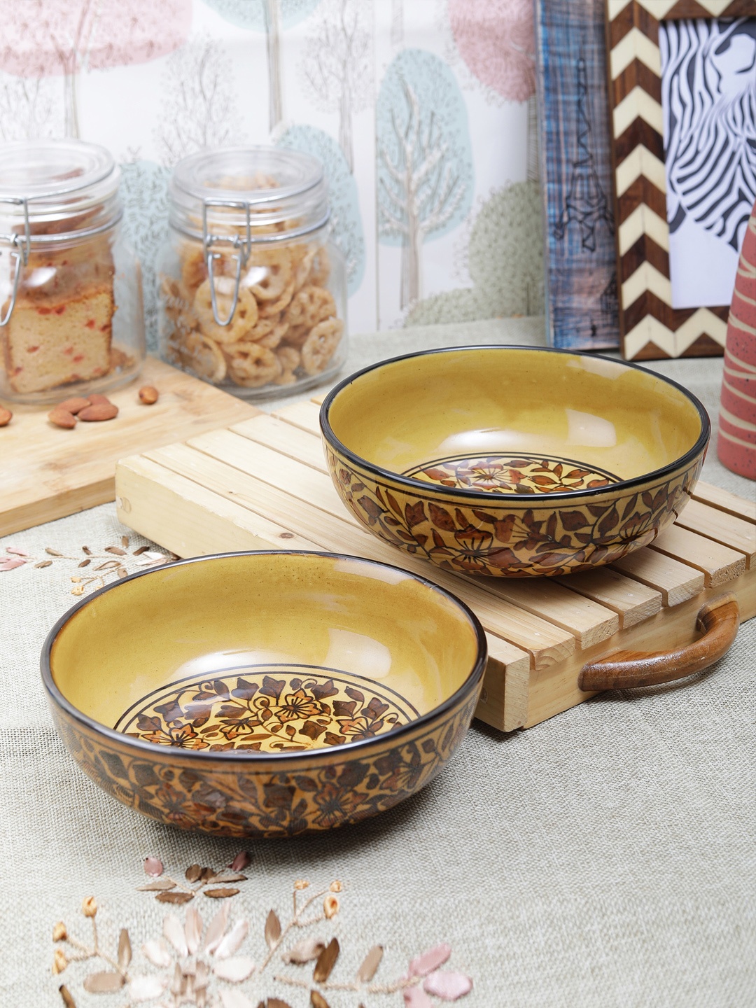 

VarEesha Set of 2 Brown Hand-Painted Ceramic Bowls
