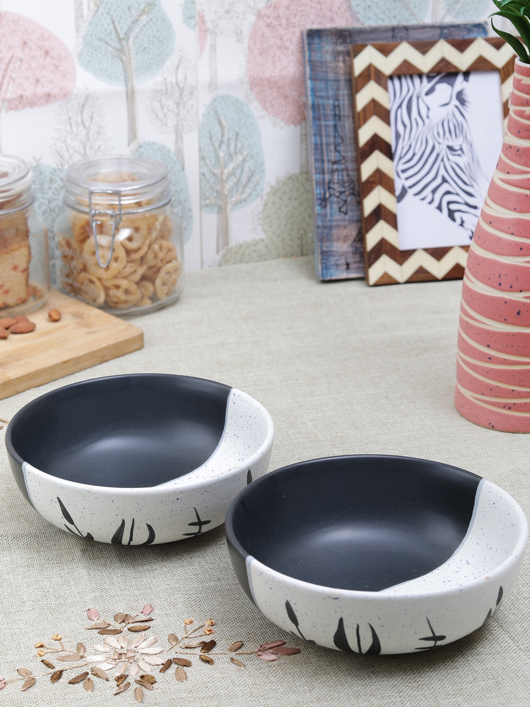 

VarEesha Set of 2 Printed Hand-Painted Ceramic Bowls, Black