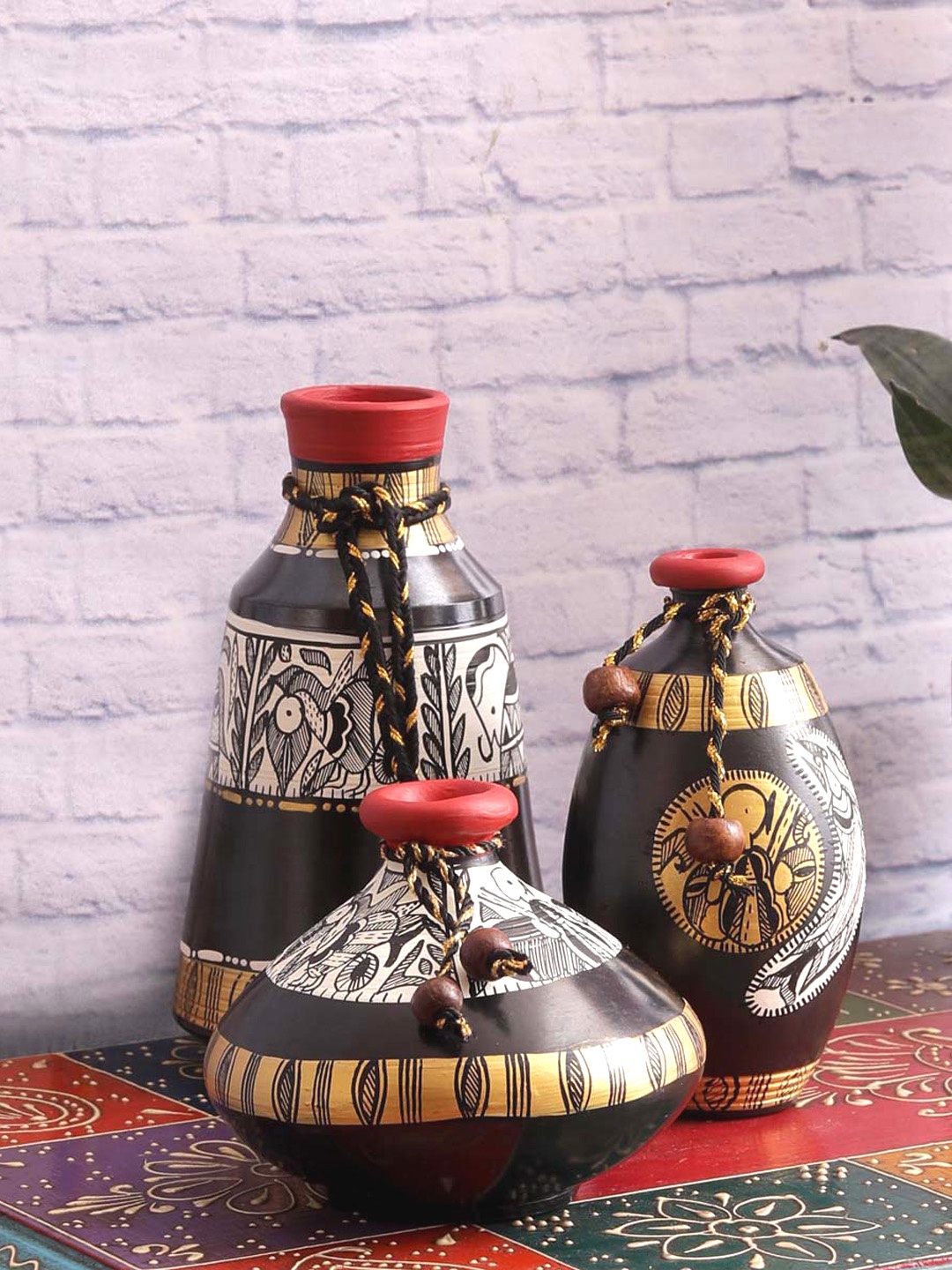 

VarEesha Pack of 3 Multicoloured Handpainted Terracotta Vase, Multi
