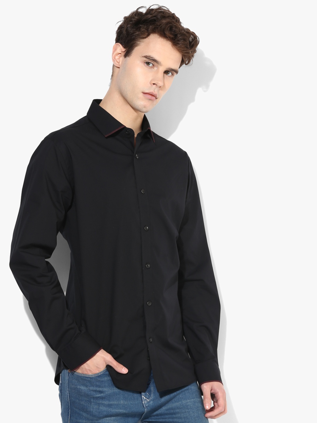 

Black Solid Slim Fit Casual Shirt
