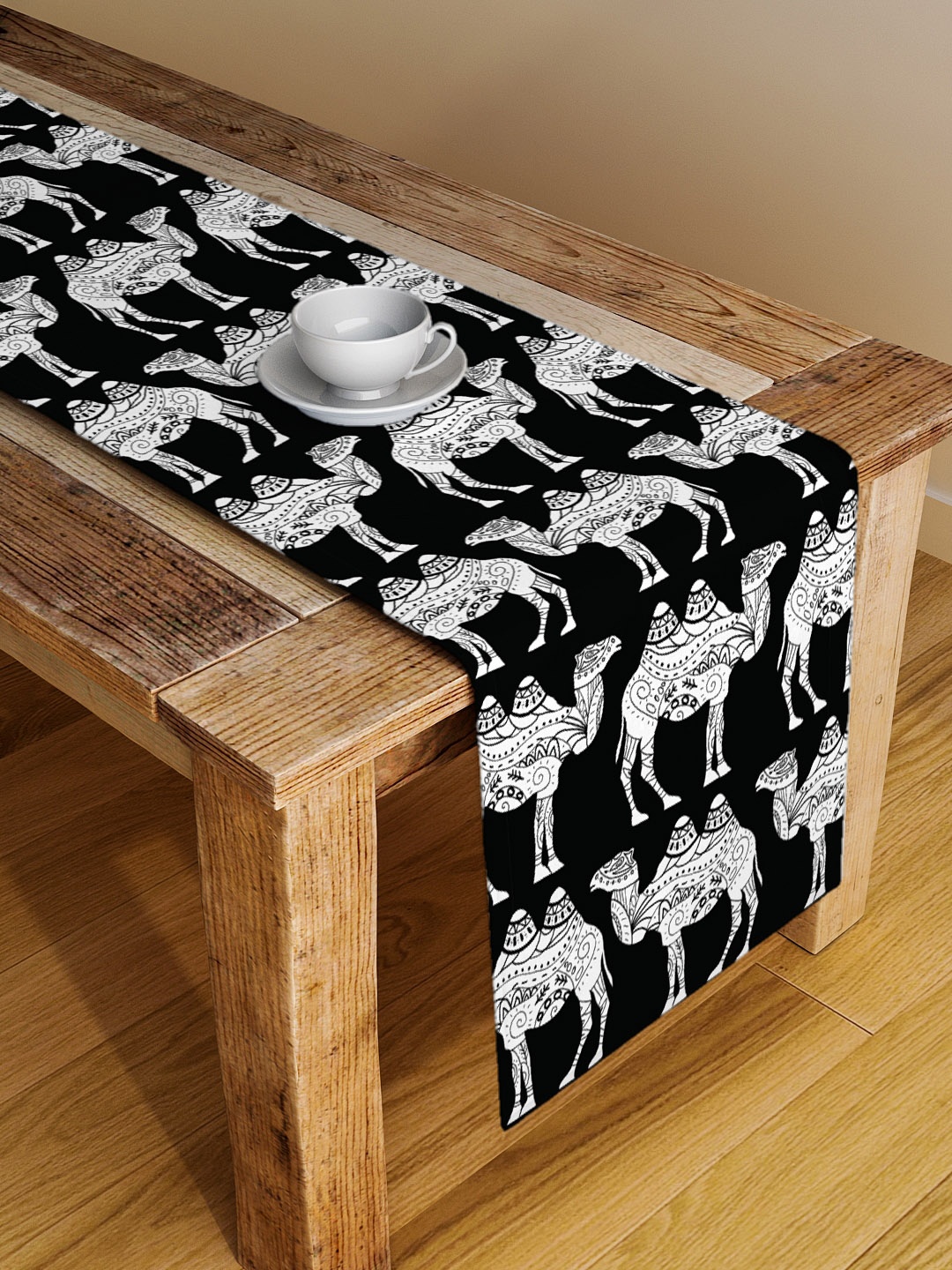 

Alina decor Black & Off-White Conversational Table Runner