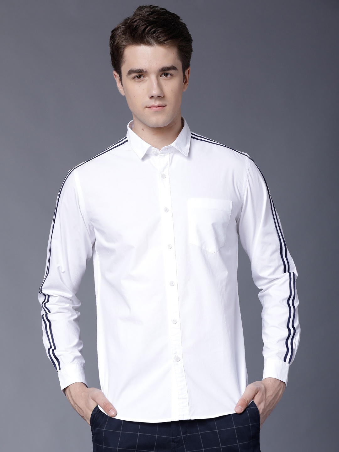 

Black coffee Men White Slim Fit Solid Casual Shirt