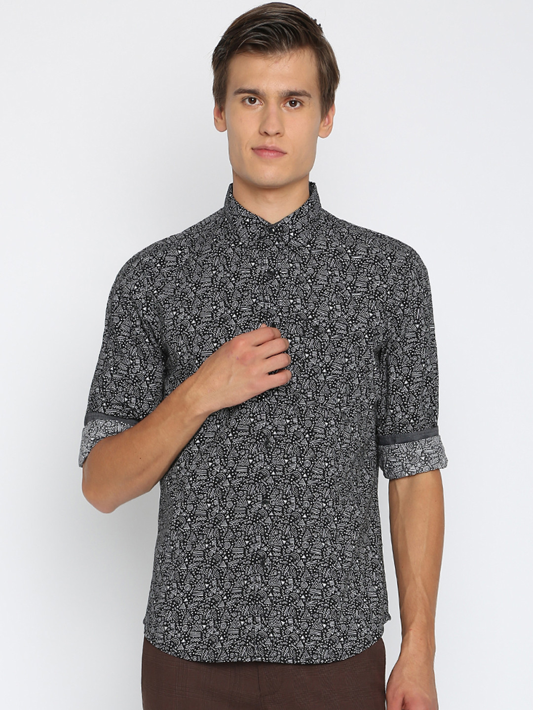 

Basics Men Black & White Slim Fit Printed Casual Shirt