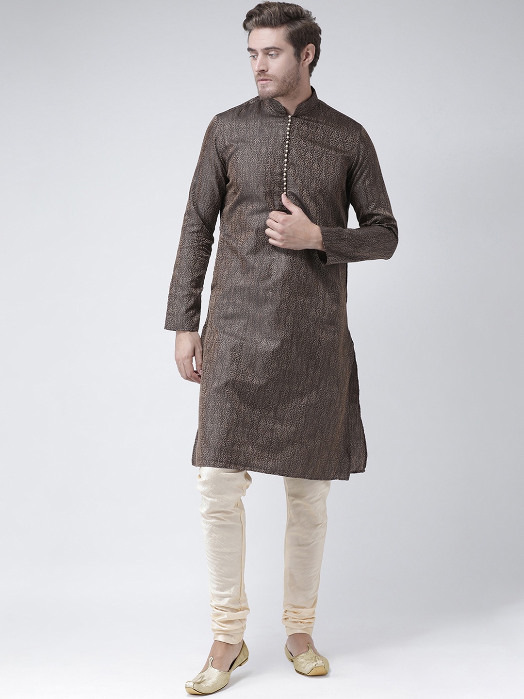 

DEYANN Men Black & Cream-Coloured Self Design Kurta with Churidar
