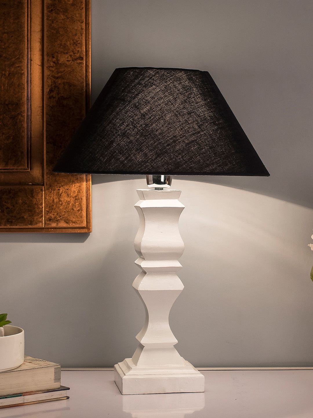 

Homesake Black & White Solid Handcrafted Classic Cube Cut Table Lamp with Shade