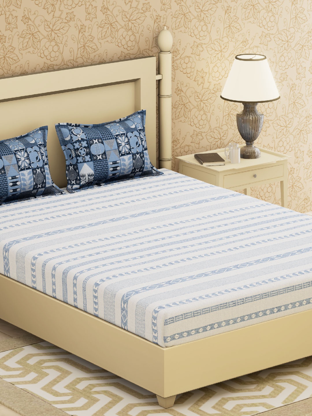 

Boutique Living India Blue Geometric Flat 210 TC Cotton Bedsheet with 2 Pillow Covers