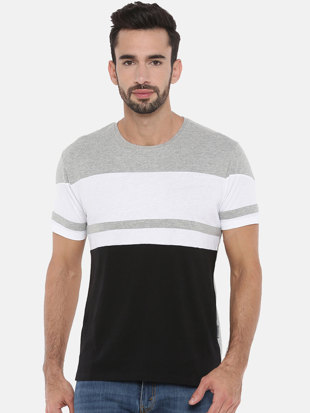 

Braveo Men Grey Melange & Black Colourblocked Round Neck T-shirt