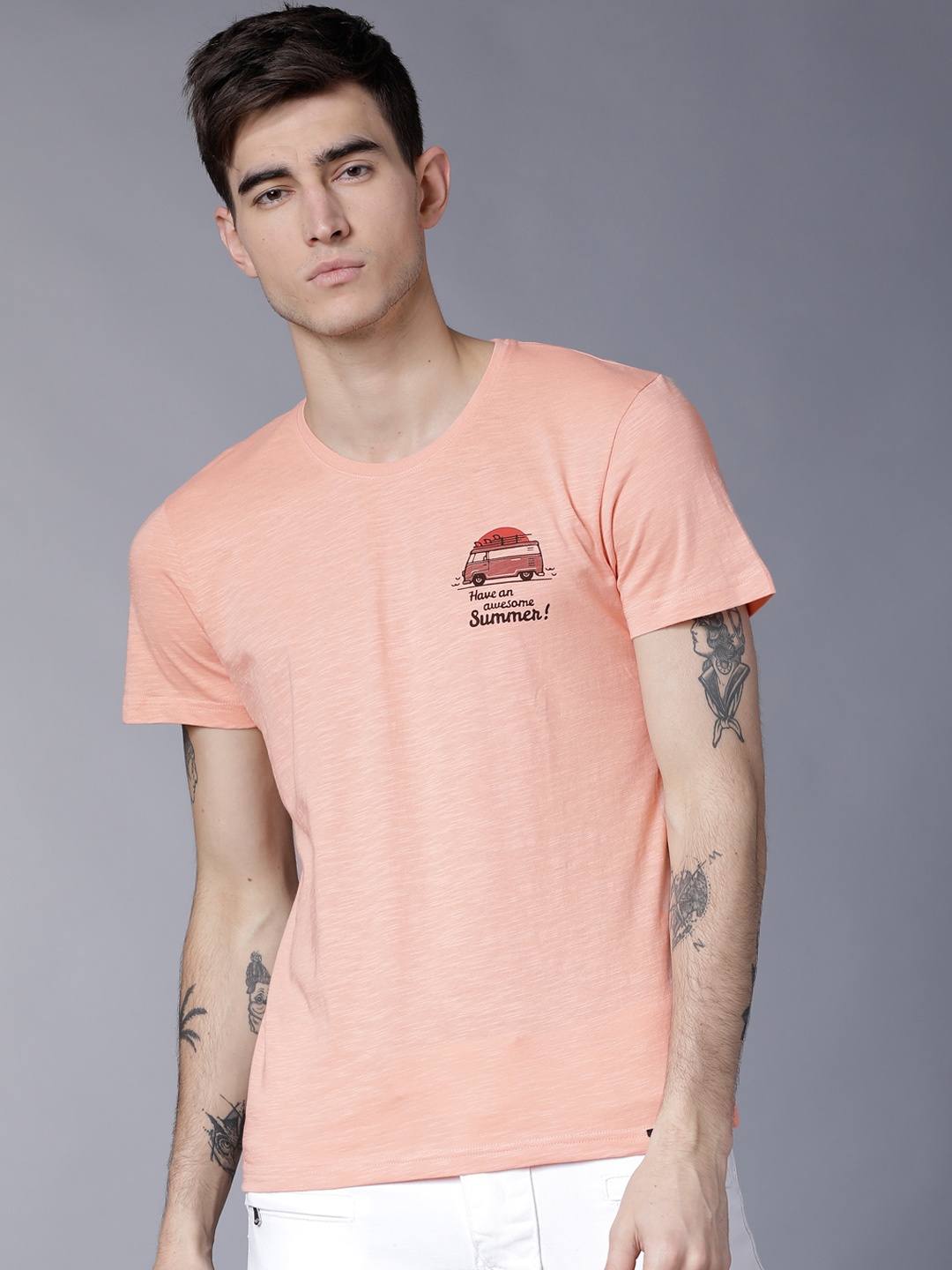 

LOCOMOTIVE Men Pink Solid Round Neck T-shirt