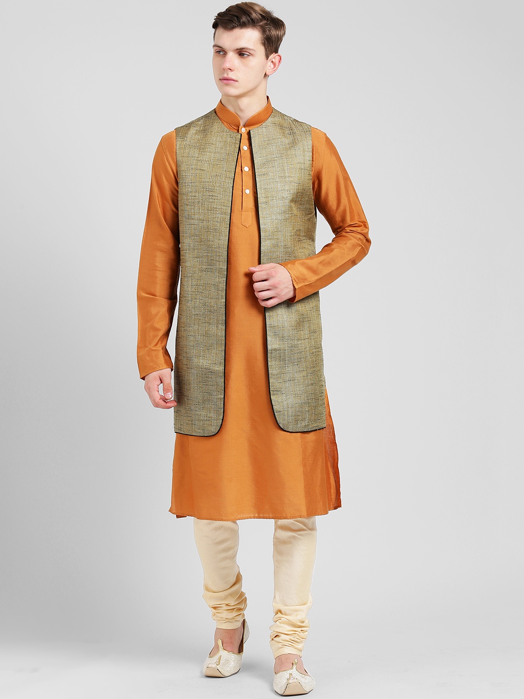 

KISAH Men Grey & Cream-Coloured Sherwani Set
