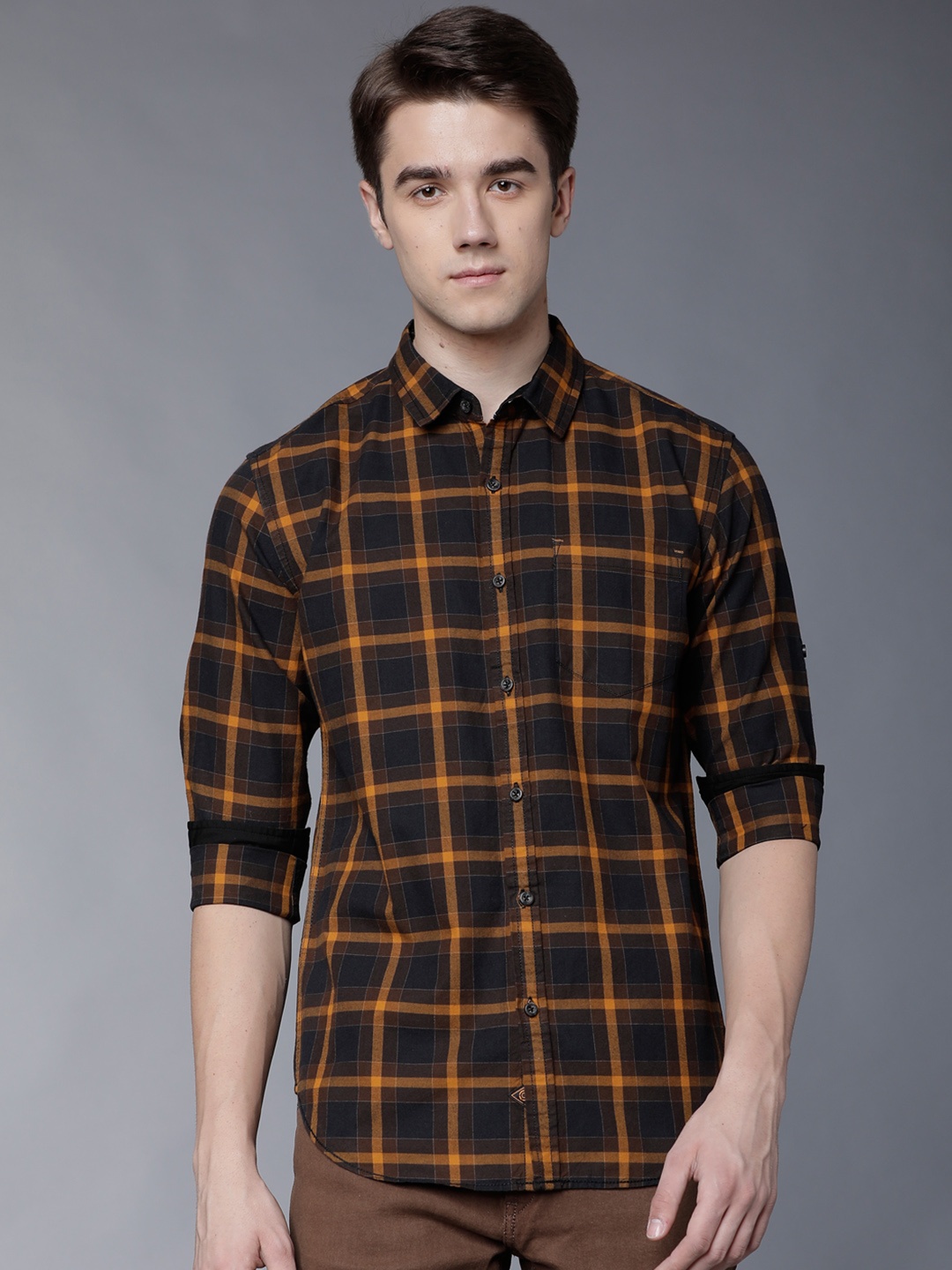 

LOCOMOTIVE Men Black Slim Fit Checked Casual Shirt