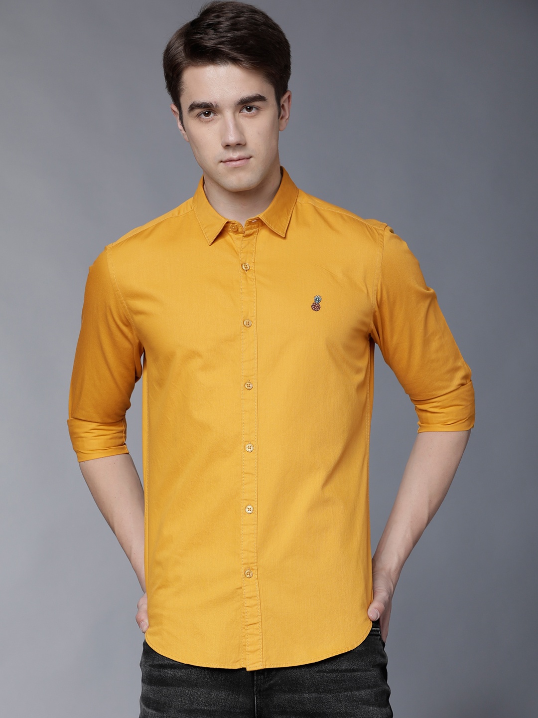 

LOCOMOTIVE Men Yellow Slim Fit Solid Casual Shirt