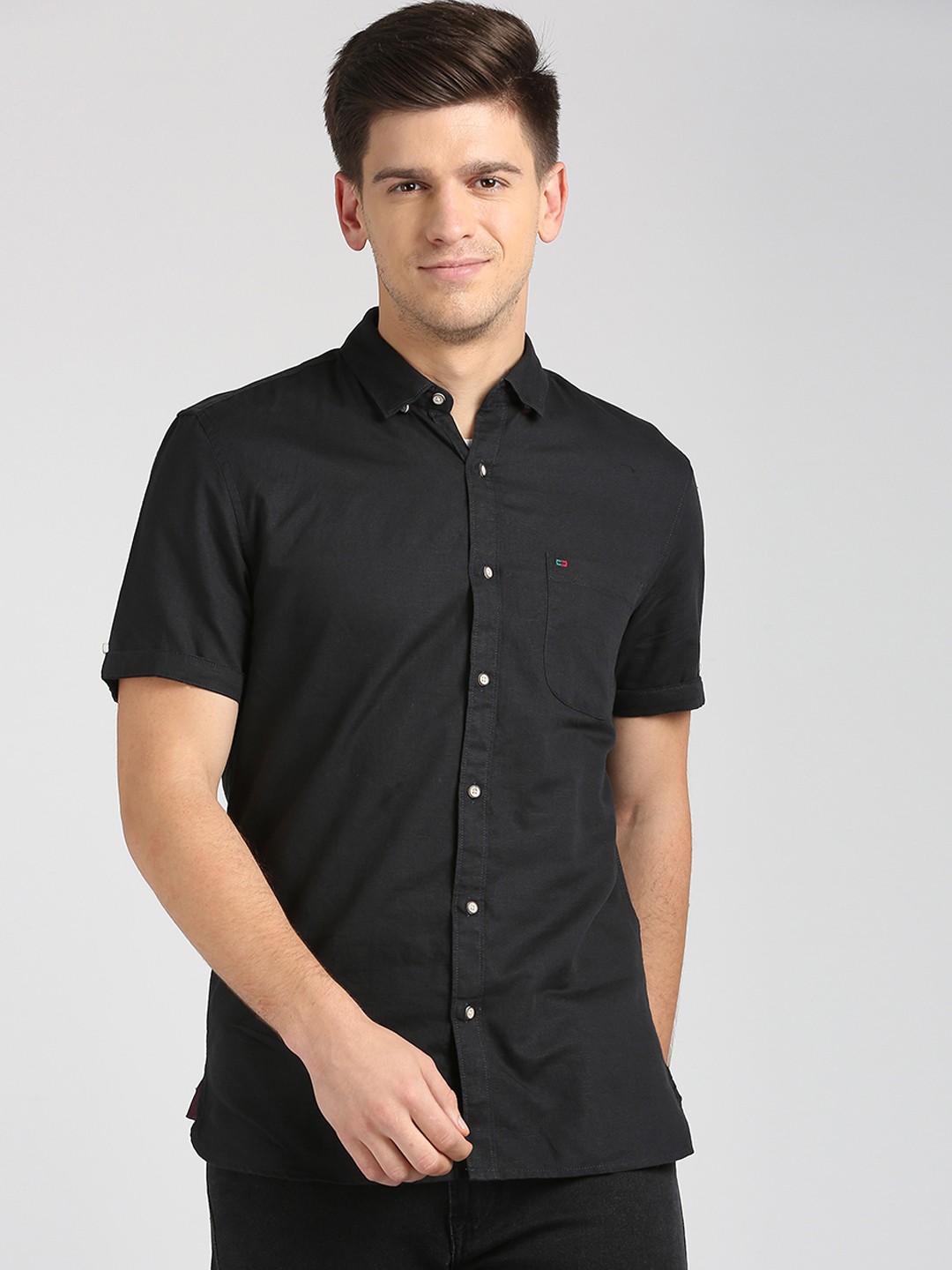 

Peter England Casuals Men Black Slim Fit Solid Casual Shirt