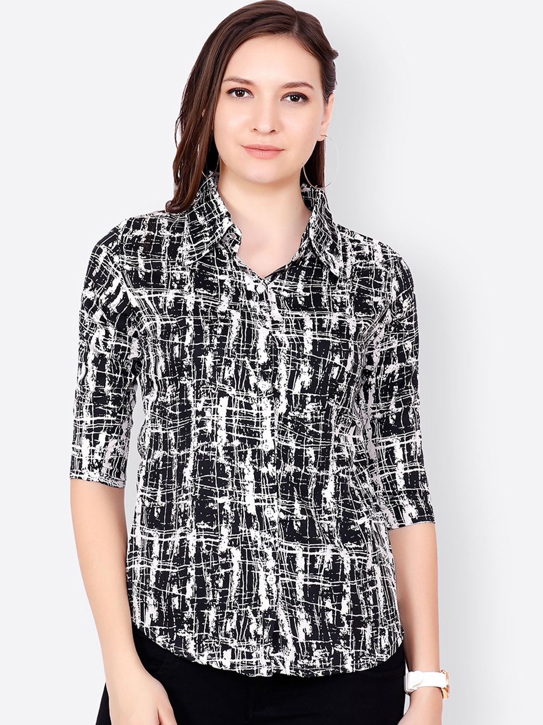 

SCORPIUS Women Black & White Regular Fit Printed Casual Shirt