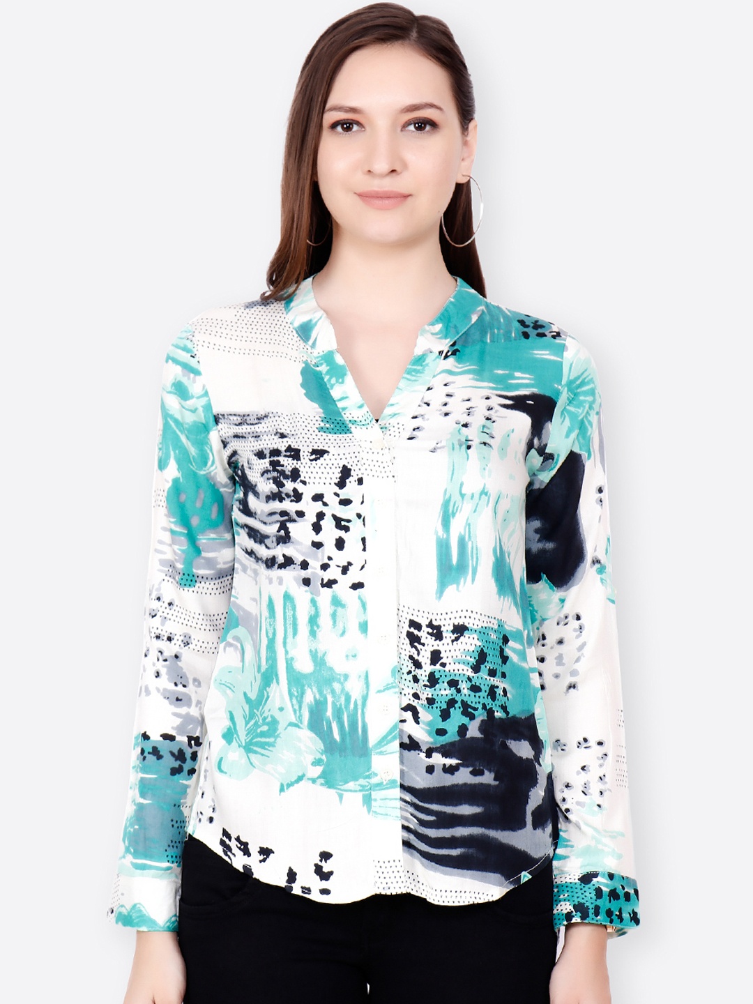 

SCORPIUS Women Green & White Regular Fit Printed Casual Shirt