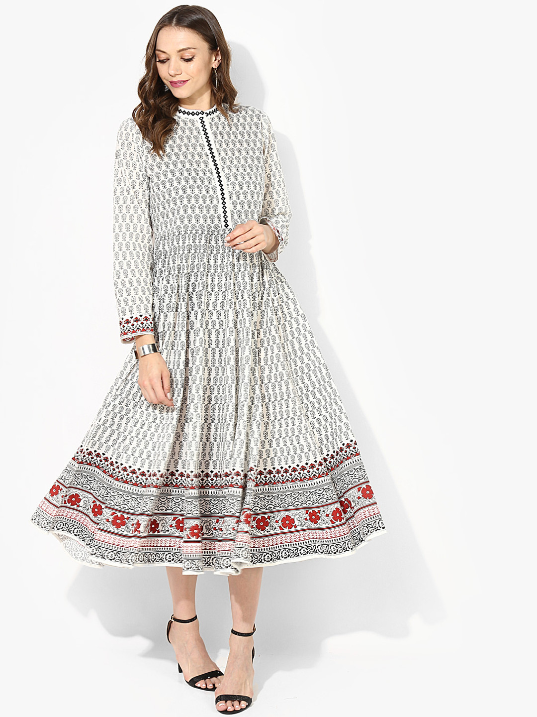 

Sangria Women White & Black Printed Fit & Flare Dress