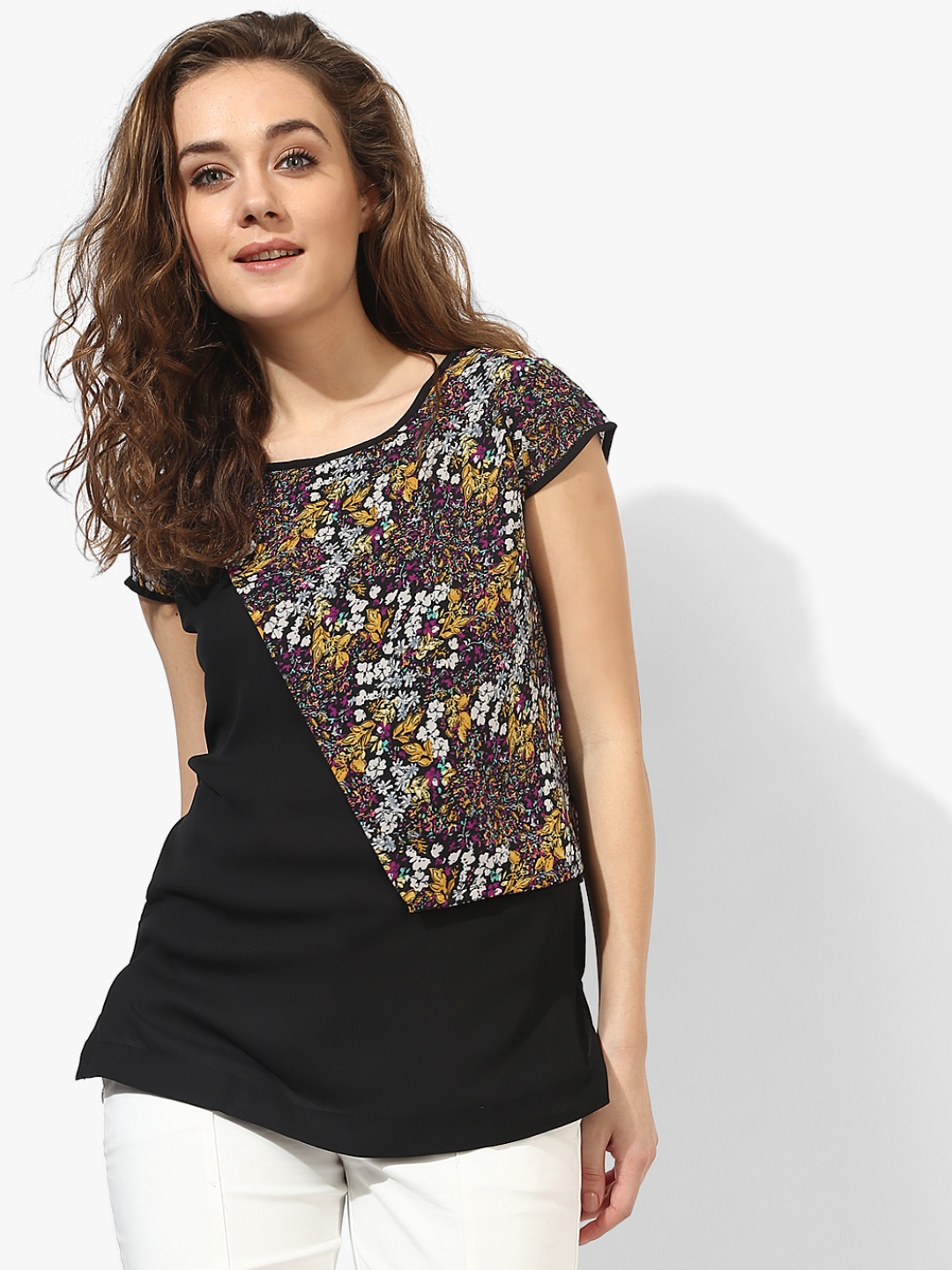 

OPt Black Printed Top