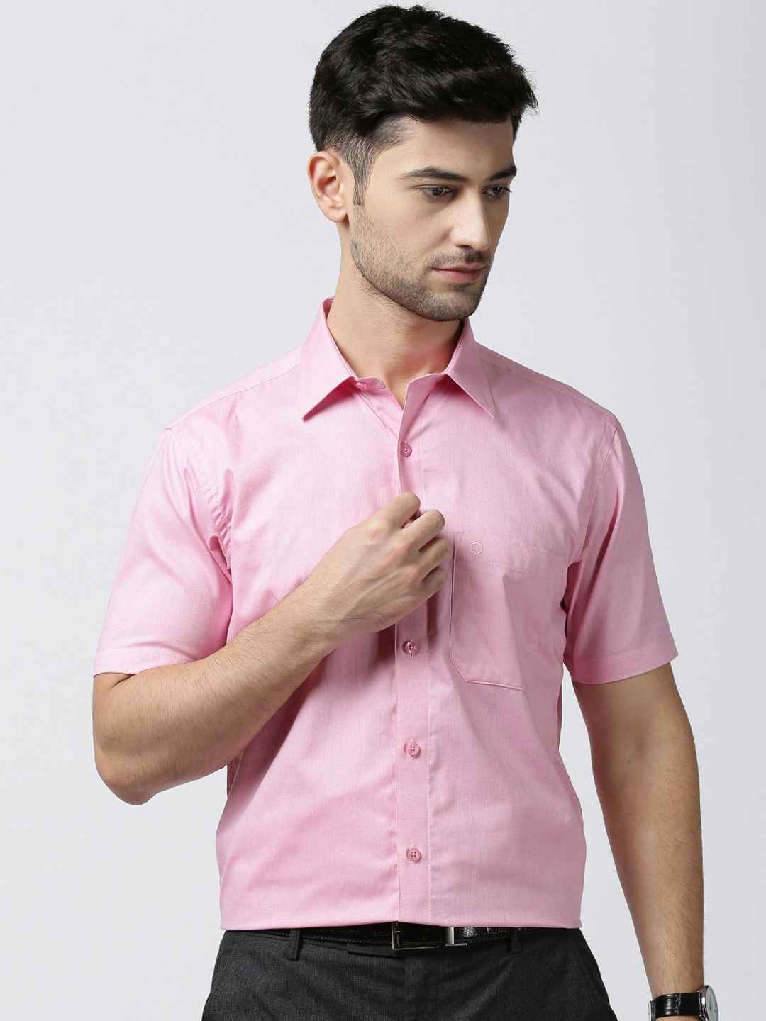 

Jansons Men Pink Regular Fit Solid Formal Shirt
