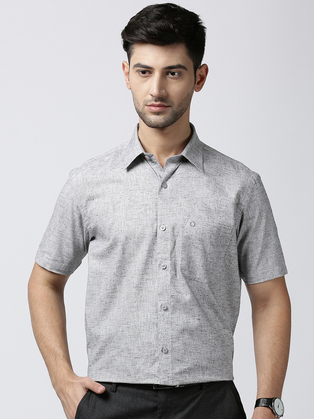 

Jansons Men Grey Regular Fit Solid Formal Shirt