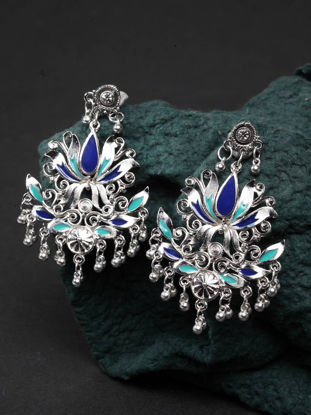 

Moedbuille Silver-Toned & Blue Floral Drop Earrings