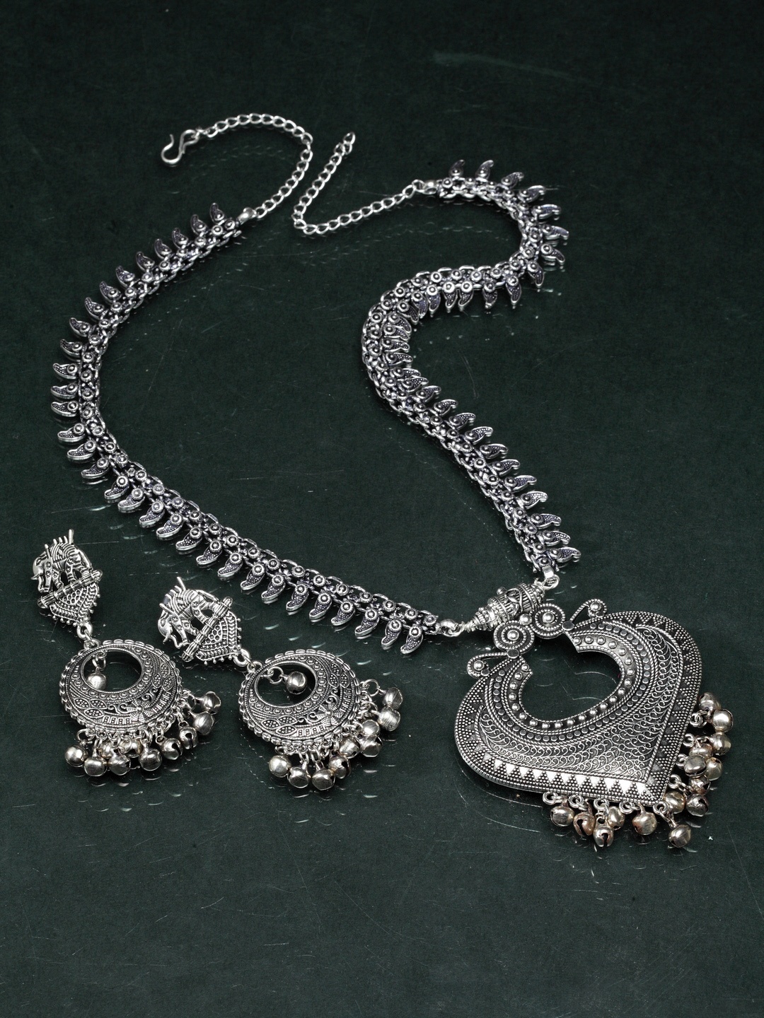

Moedbuille Handcrafted Ethnic Antique Design Oxidised Jewellery Set, Silver